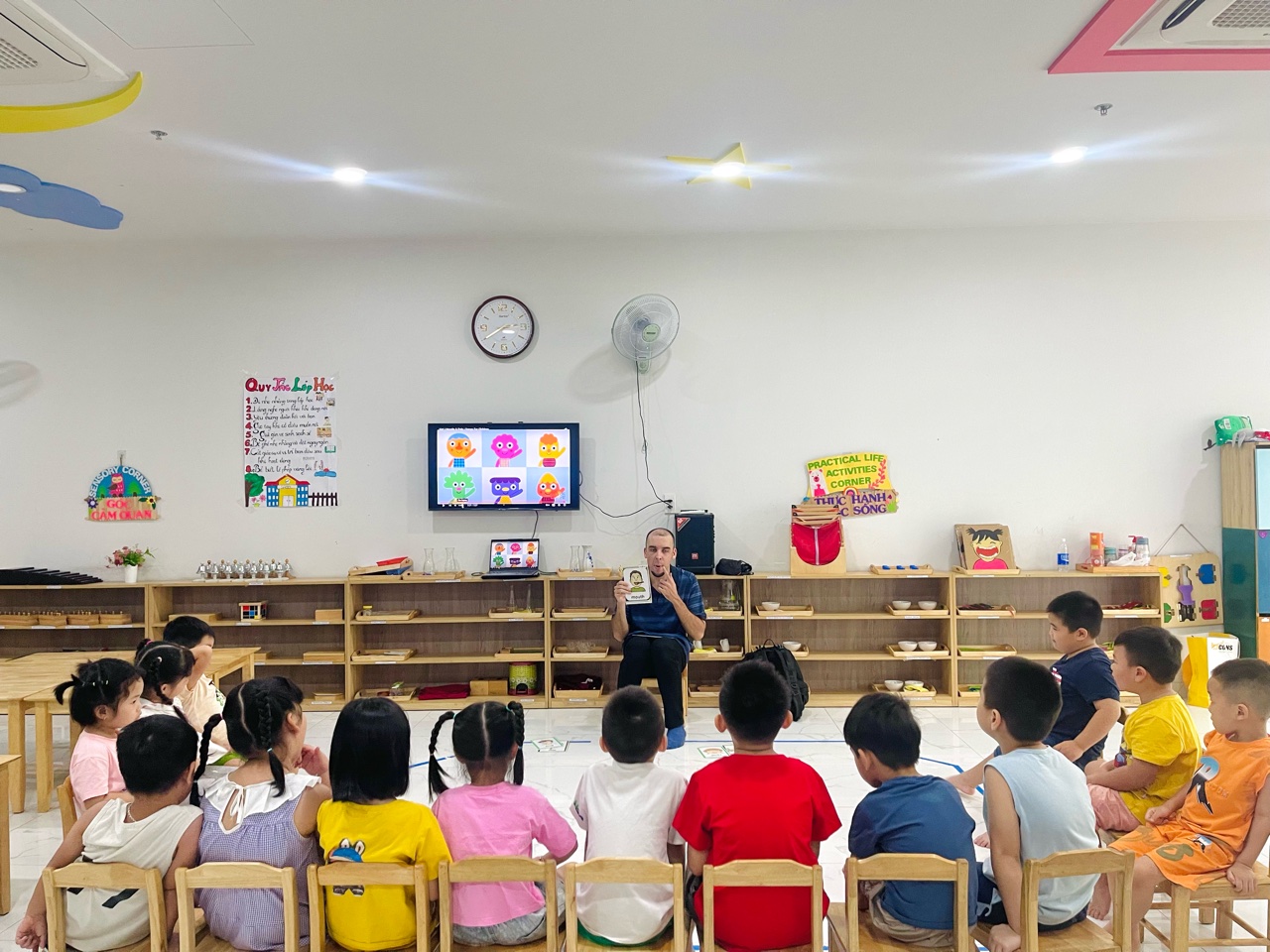 HỌC TIẾNG ANH VỚI GIÁO VIÊN NƯỚC NGOÀI