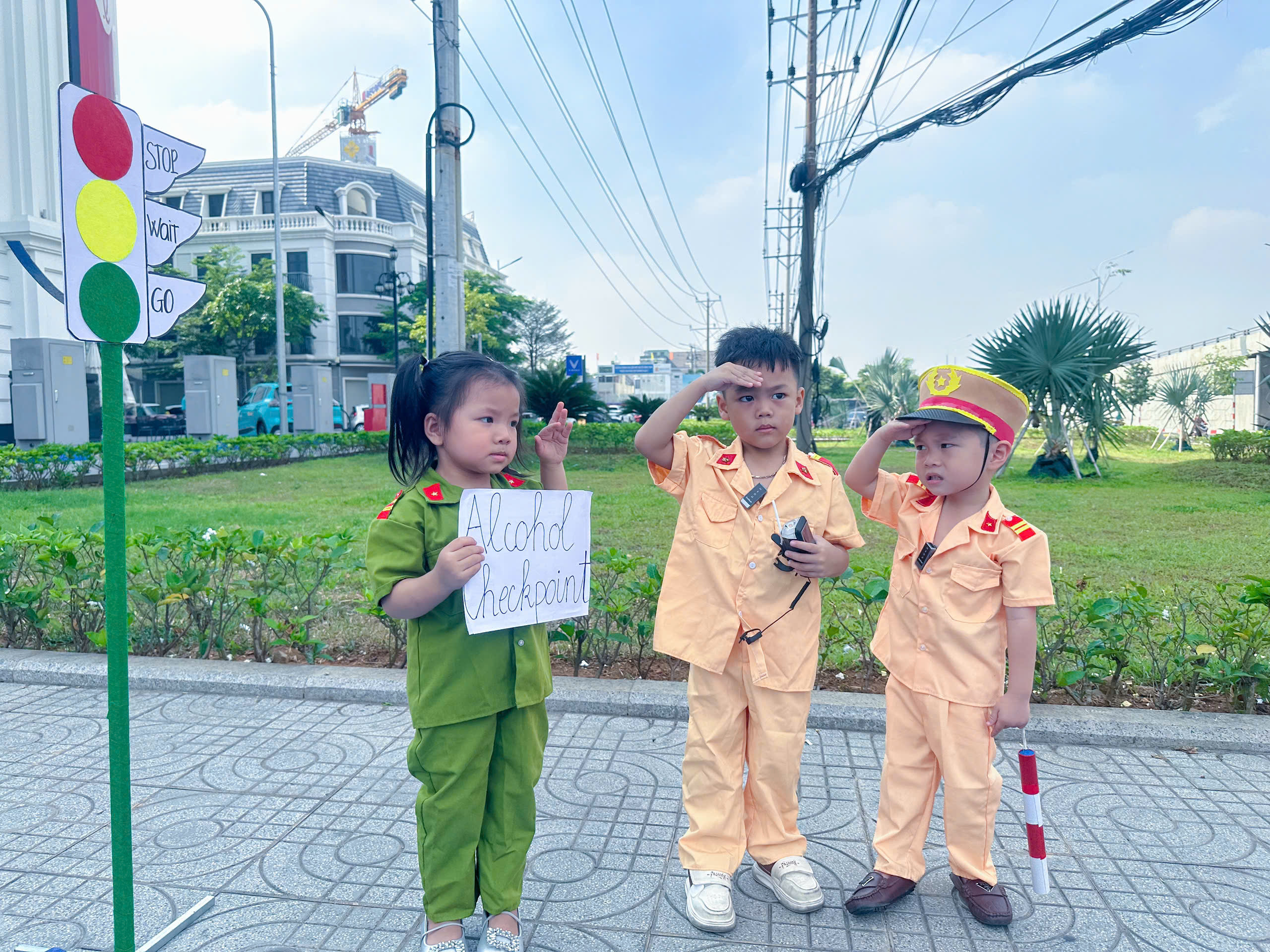 TRẢI NGHIỆM BÉ THAM GIA GIAO THÔNG