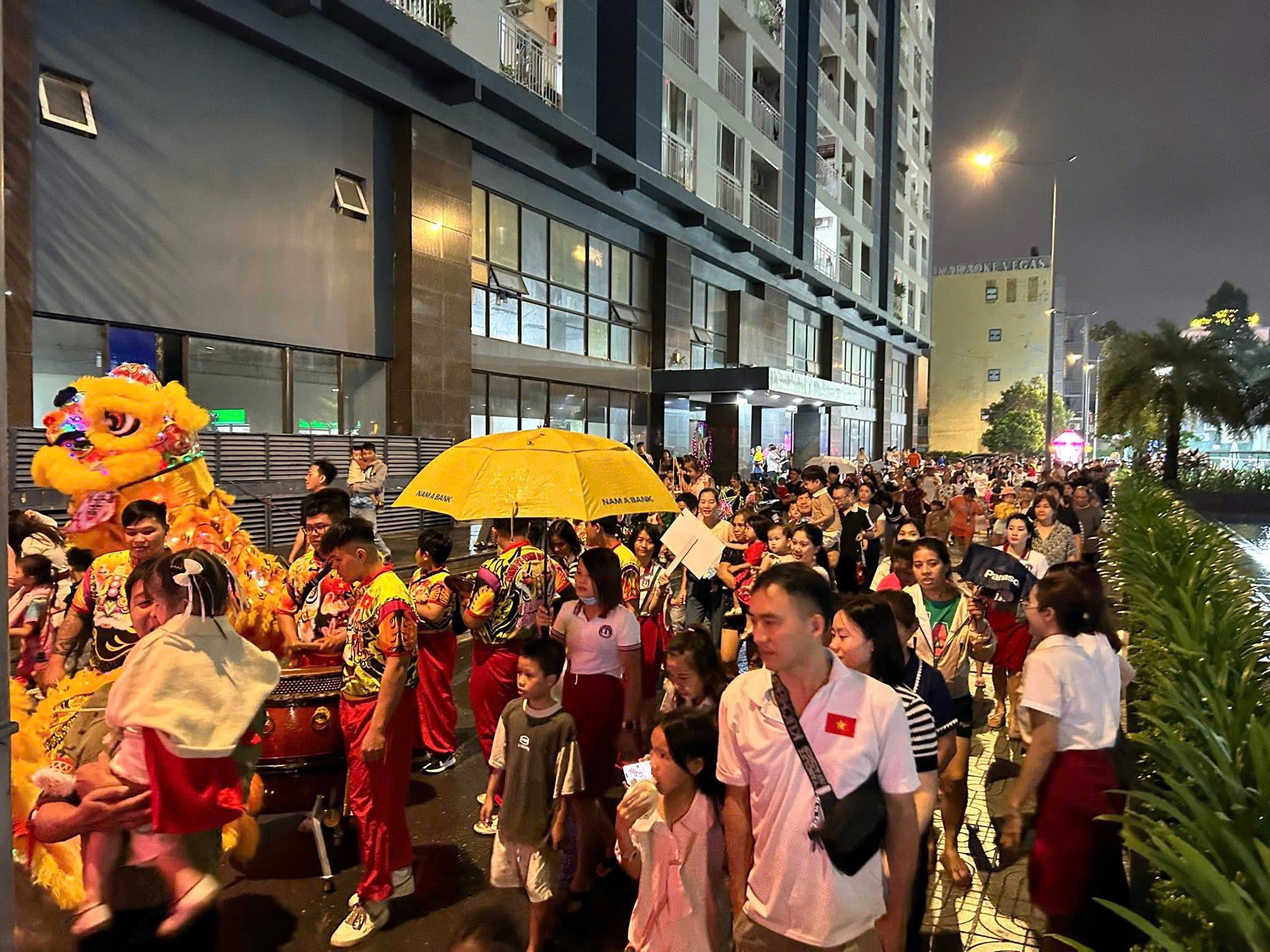 ?HOẠT ĐỘNG RƯỚC ĐÈN?